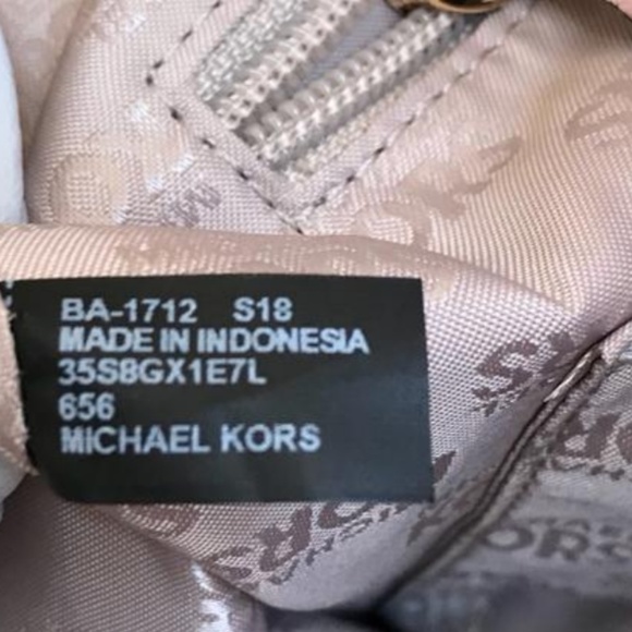 Michael Kors Leighton Large Shoulder Tote - Picture 7 of 8